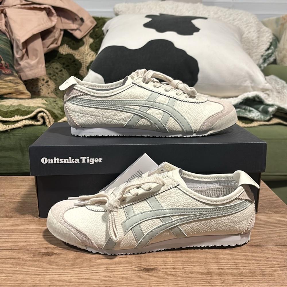 Ontisuka Tiger Women’s US Size 7
NWT cream/light sage